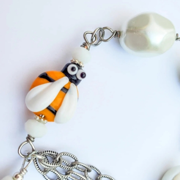 HANDMADE Bumble Bee Bracelet - Handmade Jewelry by Michelle Ann - Picture 2 of 4